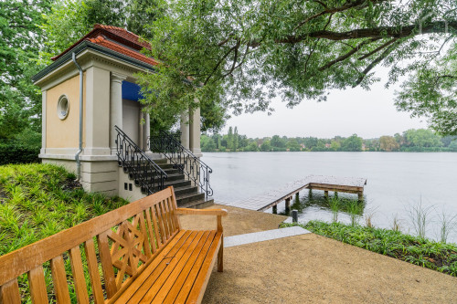Upscale furnished 2 room apartment near Heiliger See in an exclusive villa