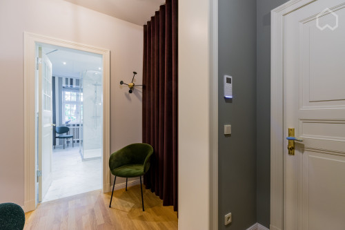 Upscale furnished 2 room apartment near Heiliger See in an exclusive villa