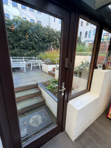 Furnished 2-room basement apartment with private garden, conservatory & fireplace – Hanover Oststadt - Gallery - 7