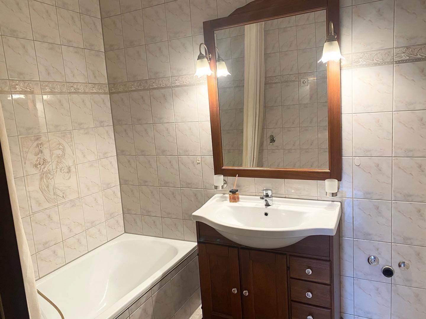 Schöne Wohnung In Zentral Nähe Reutlingen. - 1