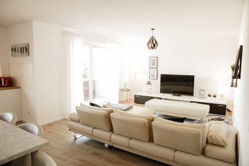 BRIGHT & STYLISH CENTRAL & COMFORTABLE