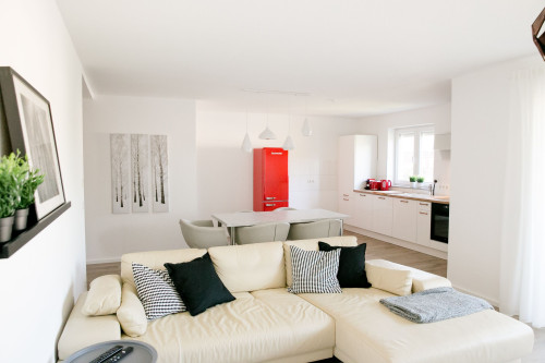 BRIGHT & STYLISH CENTRAL & COMFORTABLE