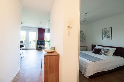 High-quality furnished apartment including Wi-Fi/MagentaTV, parquet flooring, balcony, and underground parking space. - Gallery - 17