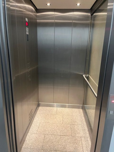 High-quality furnished apartment including Wi-Fi/MagentaTV, parquet flooring, balcony, and underground parking space. - Gallery - 7