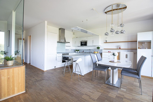 High-quality furnished apartment including Wi-Fi/MagentaTV, parquet flooring, balcony, and underground parking space. - Gallery - 13