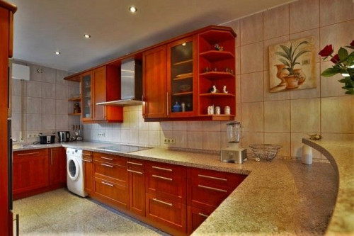 Tastefully furnished apartment with five rooms as well as balcony with view of the Siebengebirge!