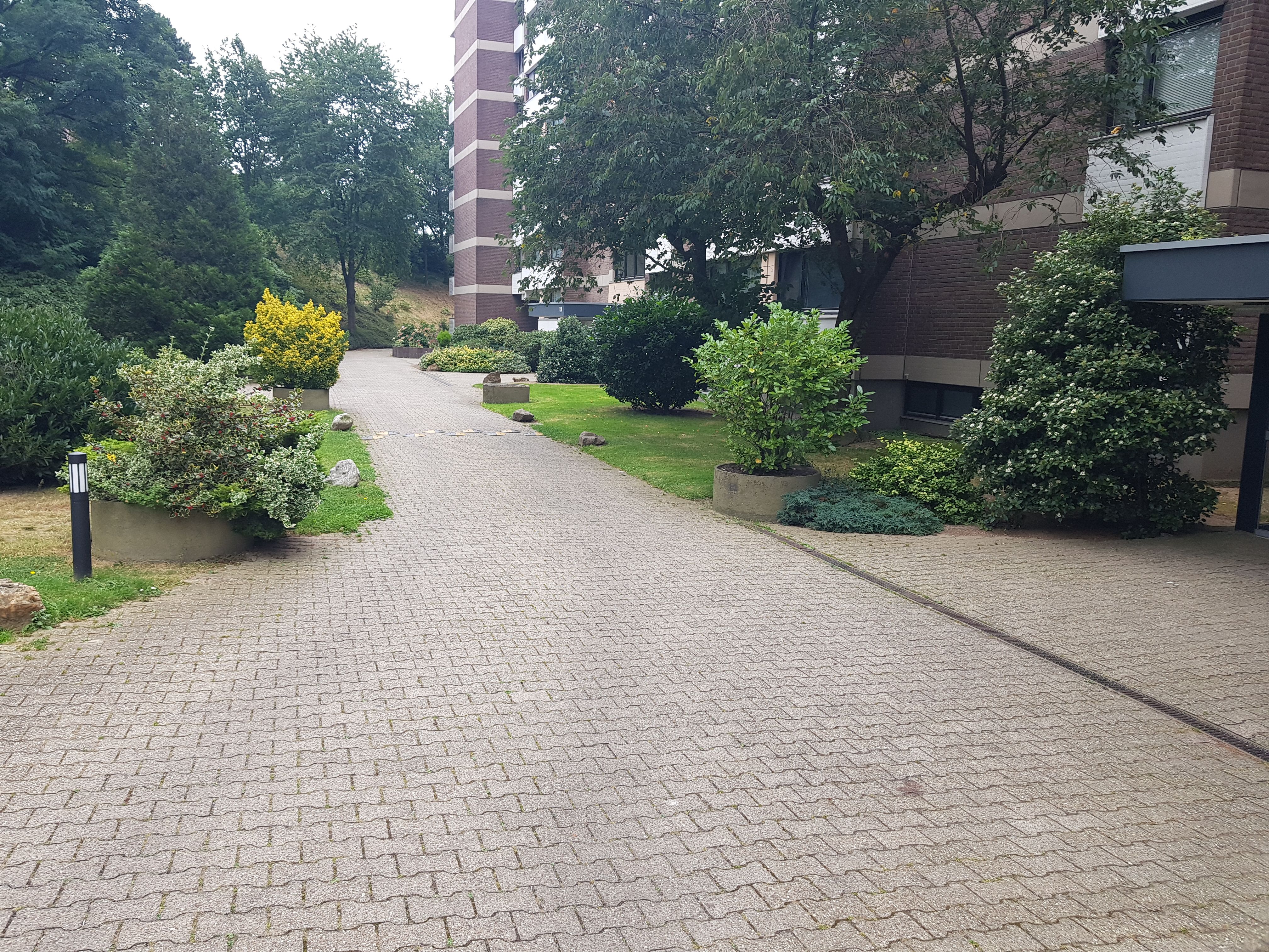  Fully Furnished Apartment, Central, Balcony, Own Car Parking Space, Elevator, Very Spacious  -  Fully furnished apartment, central, balcony, own car parking space, elevator, very spacious  - Gallery -  29