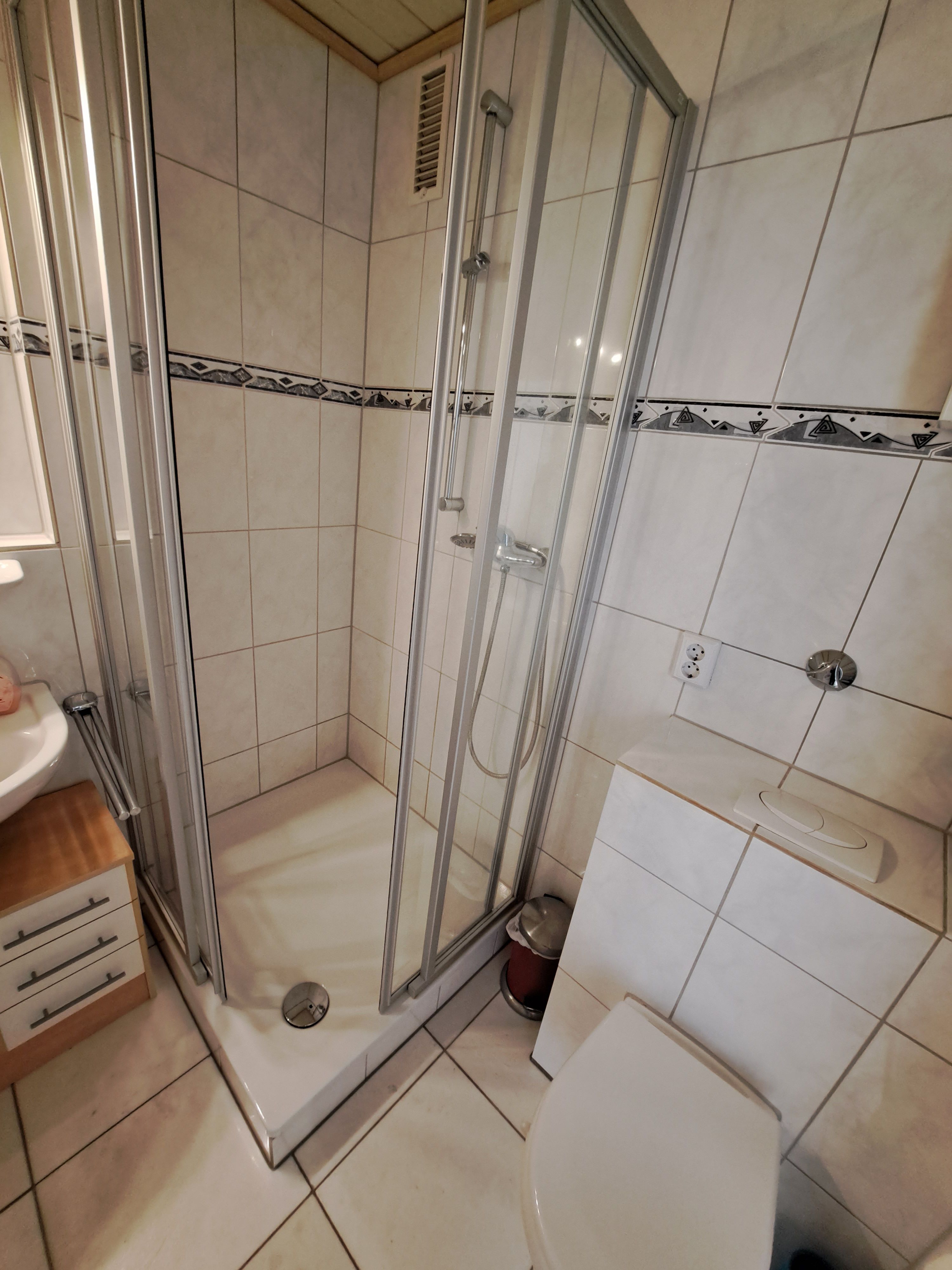  Fully Furnished Apartment, Central, Balcony, Own Car Parking Space, Elevator, Very Spacious  -  Fully furnished apartment, central, balcony, own car parking space, elevator, very spacious  - Gallery -  22