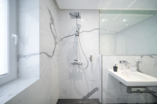 Luxe Apartment in Neuss | 105 SQM | Parking | Washing | 2 Bedrooms | Balcony - Gallery - 21