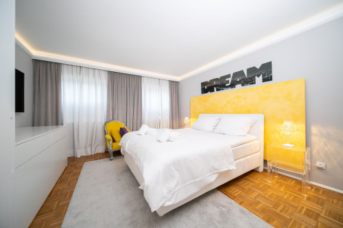 Luxe Apartment in Neuss | 105 SQM | Parking | Washing | 2 Bedrooms | Balcony