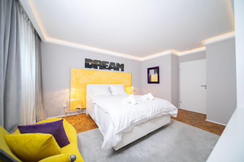 Luxe Apartment in Neuss | 105 SQM | Parking | Washing | 2 Bedrooms | Balcony