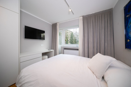 Luxe Apartment in Neuss | 105 SQM | Parking | Washing | 2 Bedrooms | Balcony - Gallery - 27