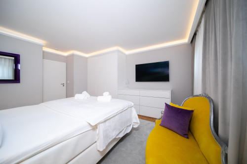 Luxe Apartment in Neuss | 105 SQM | Parking | Washing | 2 Bedrooms | Balcony