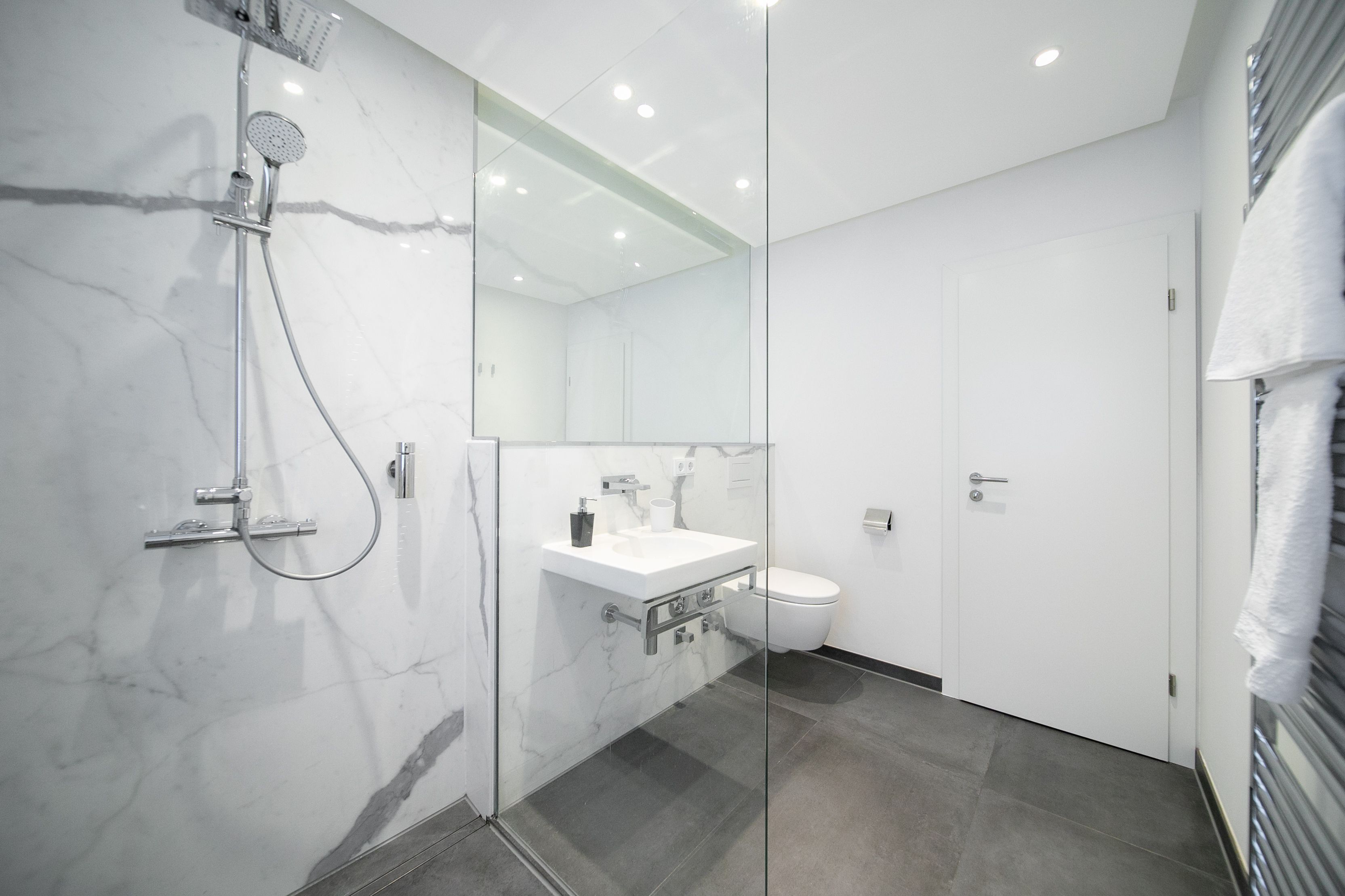 Luxe Apartment In Neuss | 105 SQM | Parking | Washing | 2 Bedrooms | Balcony - 19