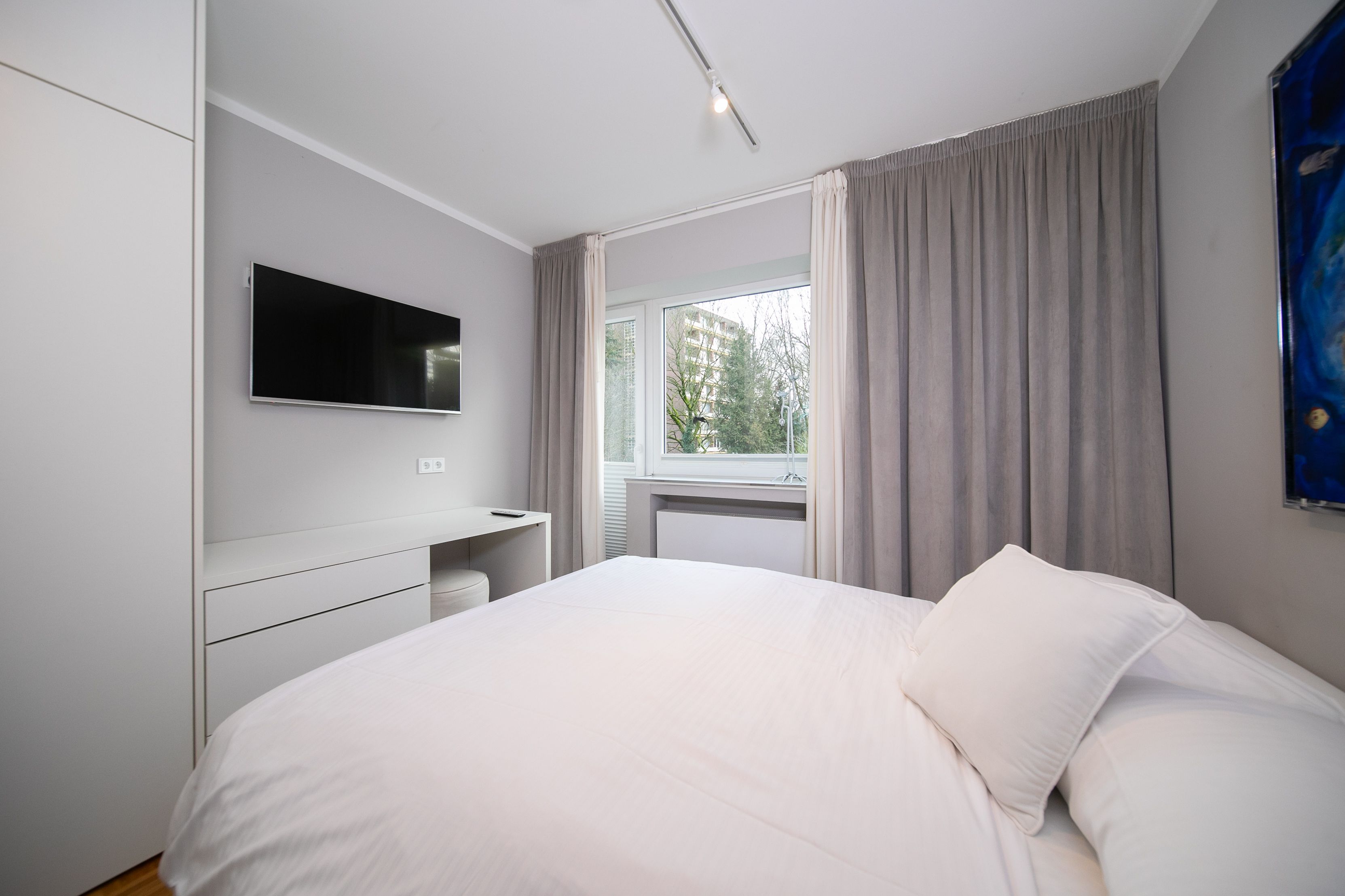 Luxe Apartment In Neuss | 105 SQM | Parking | Washing | 2 Bedrooms | Balcony - 26