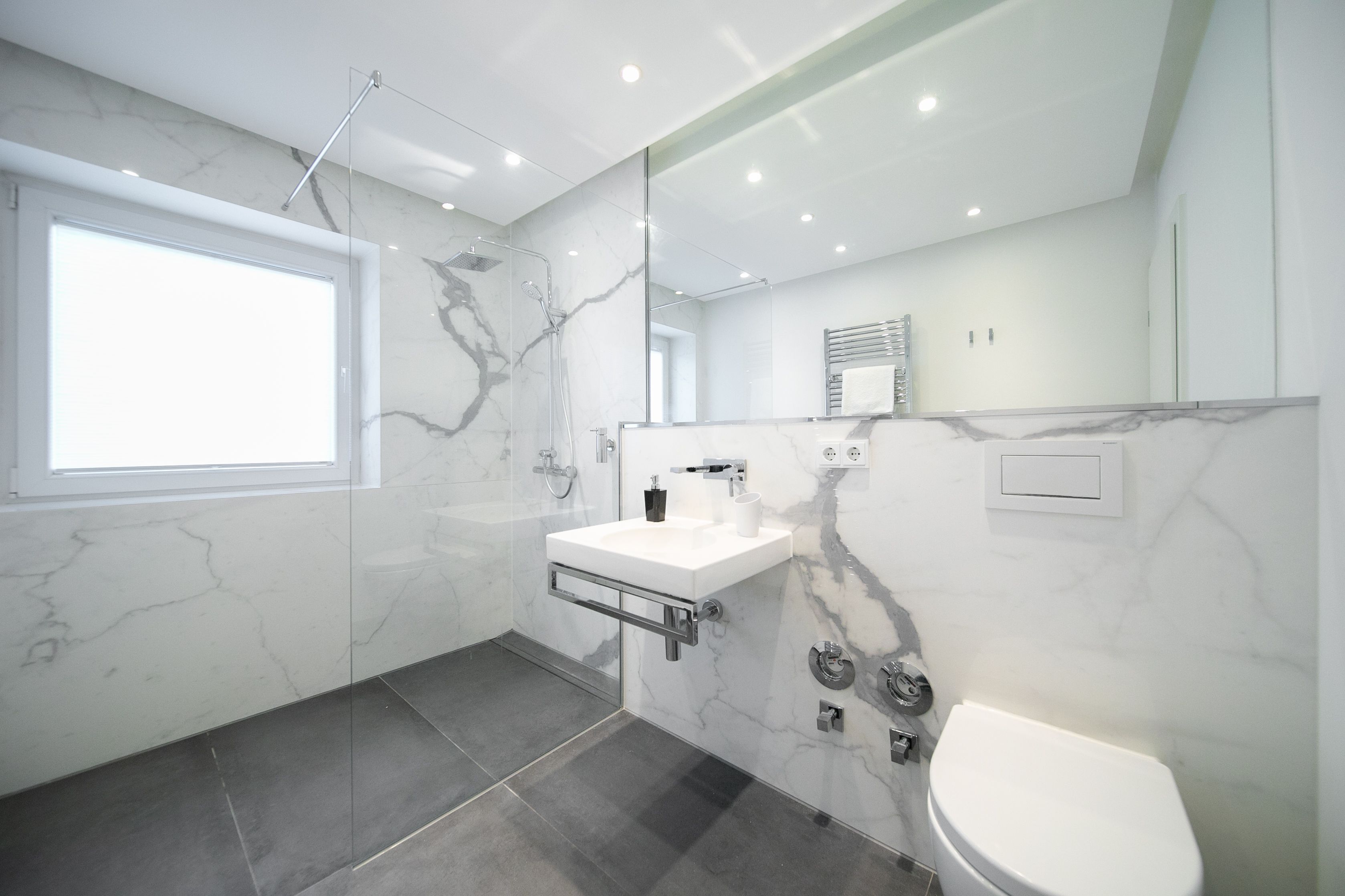 Luxe Apartment In Neuss | 105 SQM | Parking | Washing | 2 Bedrooms | Balcony - 21