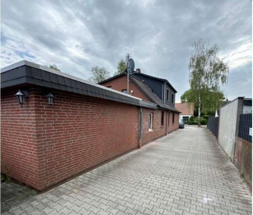 Large Holiday Home/Workers' Apartment with 2 Bedrooms, 2 Bathrooms & 1 Living Area