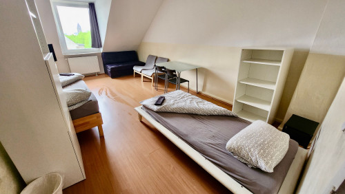 Affordable Worker’s Apartment for Students & Expats – Central Location in Oberhausen (40 sqm – 2 Rooms, Kitchen, Bathroom)