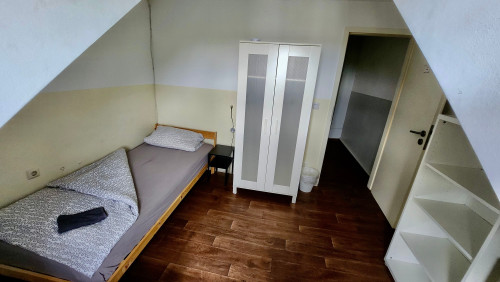 Affordable Worker’s Apartment for Students & Expats – Central Location in Oberhausen (40 sqm – 2 Rooms, Kitchen, Bathroom)