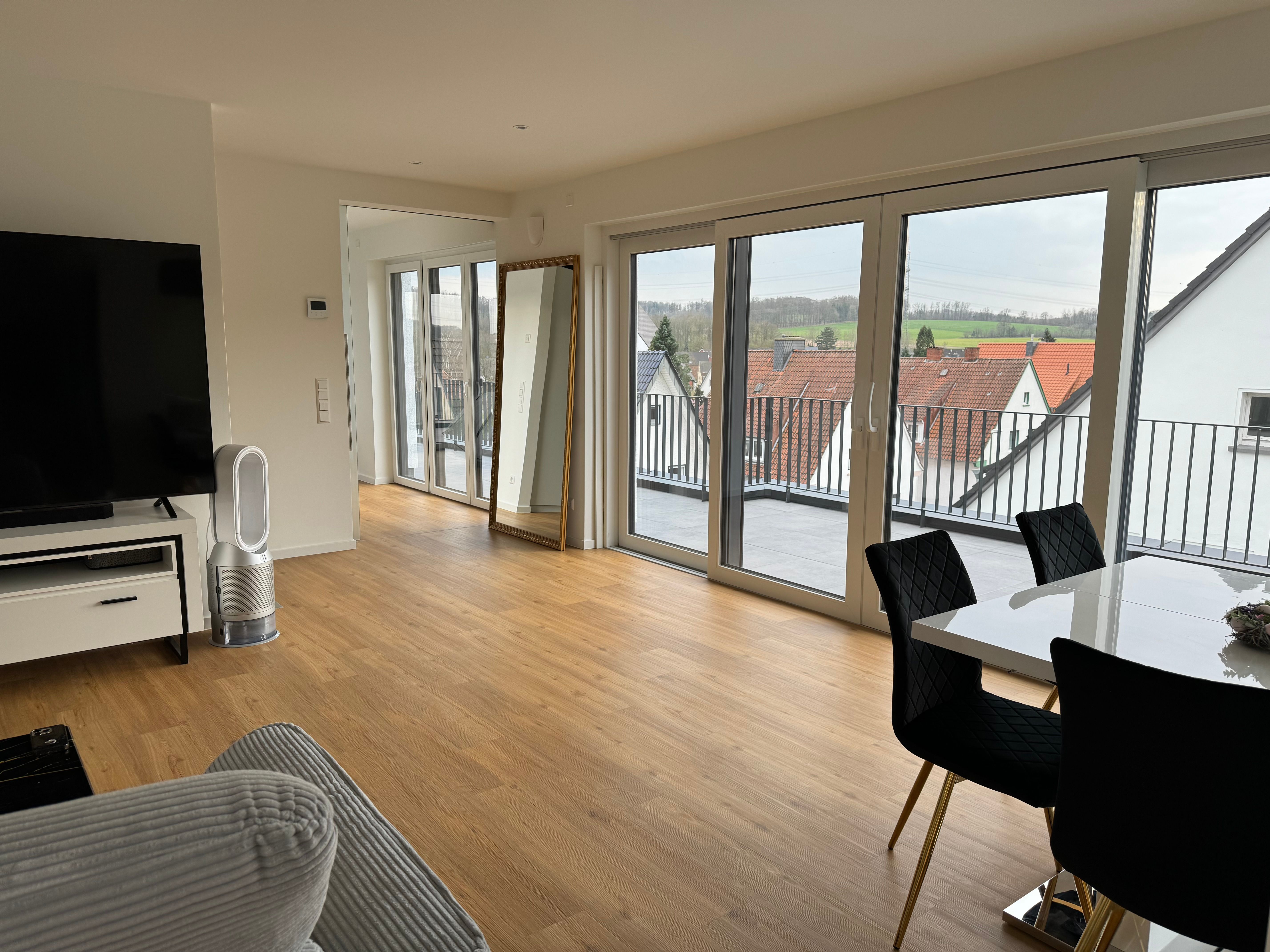 Fantastic, Gorgeous Suite In Excellent Location - 6
