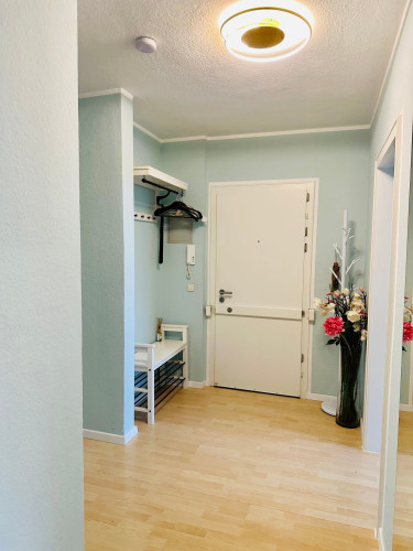 Stylish and comfortable apartment available to rent in Bonn, 5 minutes walk to amenities and to the forest