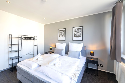 MiLPAU Bochum1: Deluxe Penthouse - Fireplace - Parking - Kitchen for 10 Guests - Gallery - 28