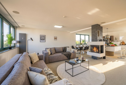 MiLPAU Bochum1: Deluxe Penthouse - Fireplace - Parking - Kitchen for 10 Guests - Gallery - 2