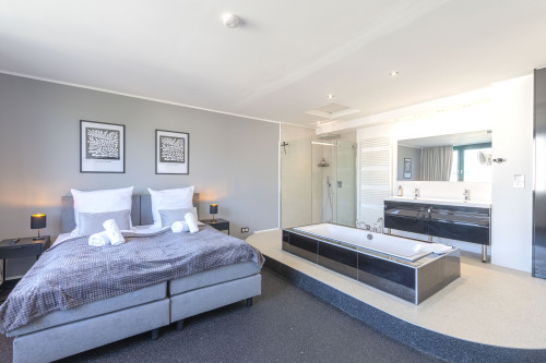 MiLPAU Bochum1: Deluxe Penthouse - Fireplace - Parking - Kitchen for 10 Guests - Gallery - 26