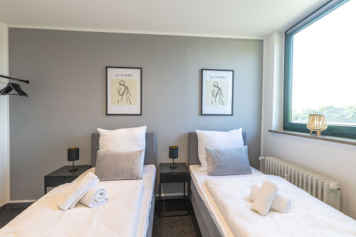 MiLPAU Bochum1: Deluxe Penthouse - Fireplace - Parking - Kitchen for 10 Guests - Gallery - 29