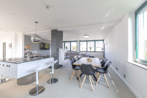 MiLPAU Bochum1: Deluxe Penthouse - Fireplace - Parking - Kitchen for 10 Guests - Gallery - 31