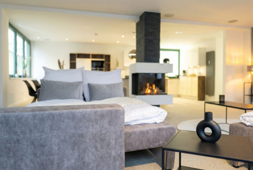 MiLPAU Bochum1: Deluxe Penthouse - Fireplace - Parking - Kitchen for 10 Guests - Gallery - 19