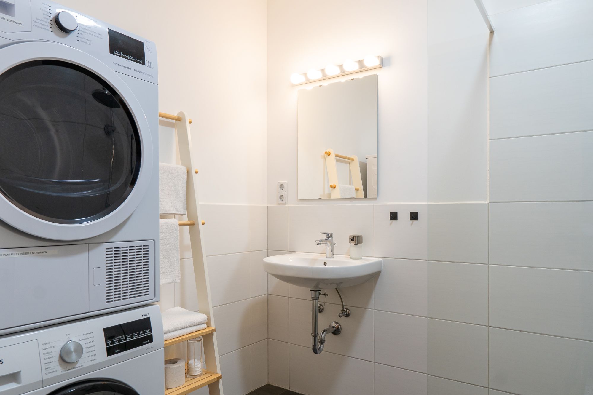  Furnished 70 Sqm Apartment In Erfurt With Modern Bathroom  -  Furnished 70 sqm apartment in Erfurt with modern bathroom  - Gallery -  24