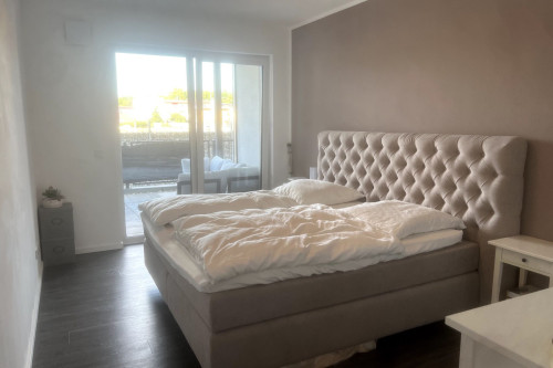 Luxurious loft apartment with high-end amenitiesg