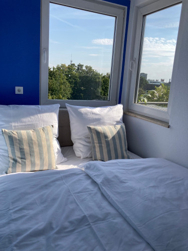 Modern, newly renovated apartment ,3 bedrooms for up to 7 people on Mönchengladbach's Hindenburgstraße, Within Walking Distance to the Main Train Station - Gallery - 7