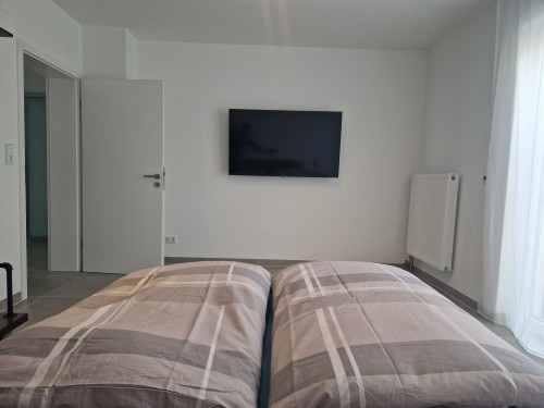 Modern 70m² three-room apartment with its own step-free entrance on the ground floor in Wiesbaden-Delkenheim