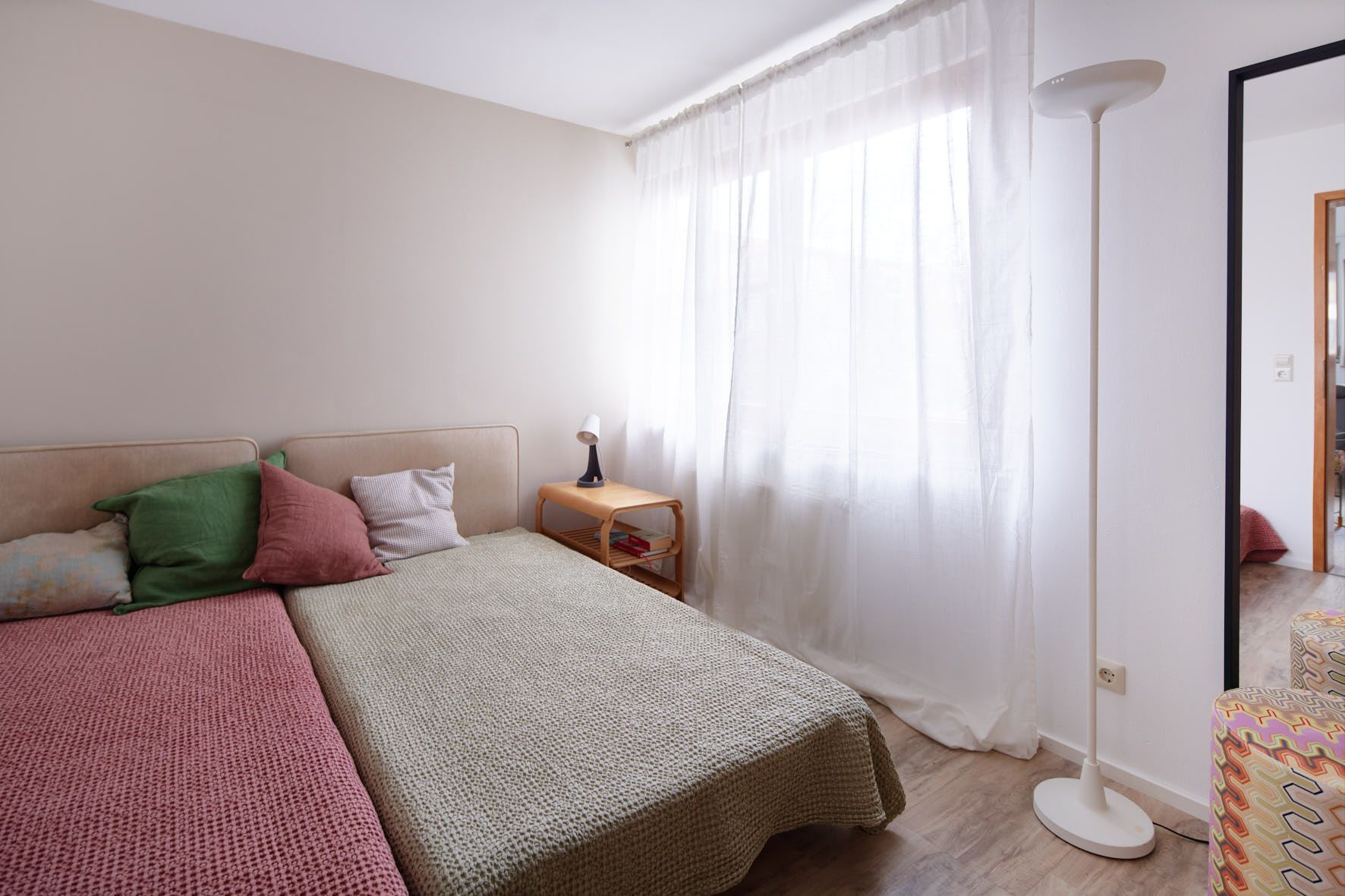 Modern And Tastefully Furnished 2 Room Flat In An Attractive And Quiet Location Near The Blühenden B - 8