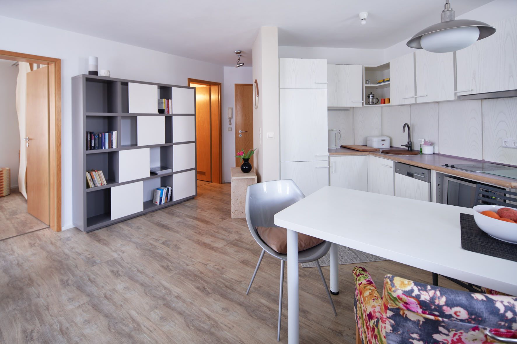 Modern And Tastefully Furnished 2 Room Flat In An Attractive And Quiet Location Near The Blühenden B - 7