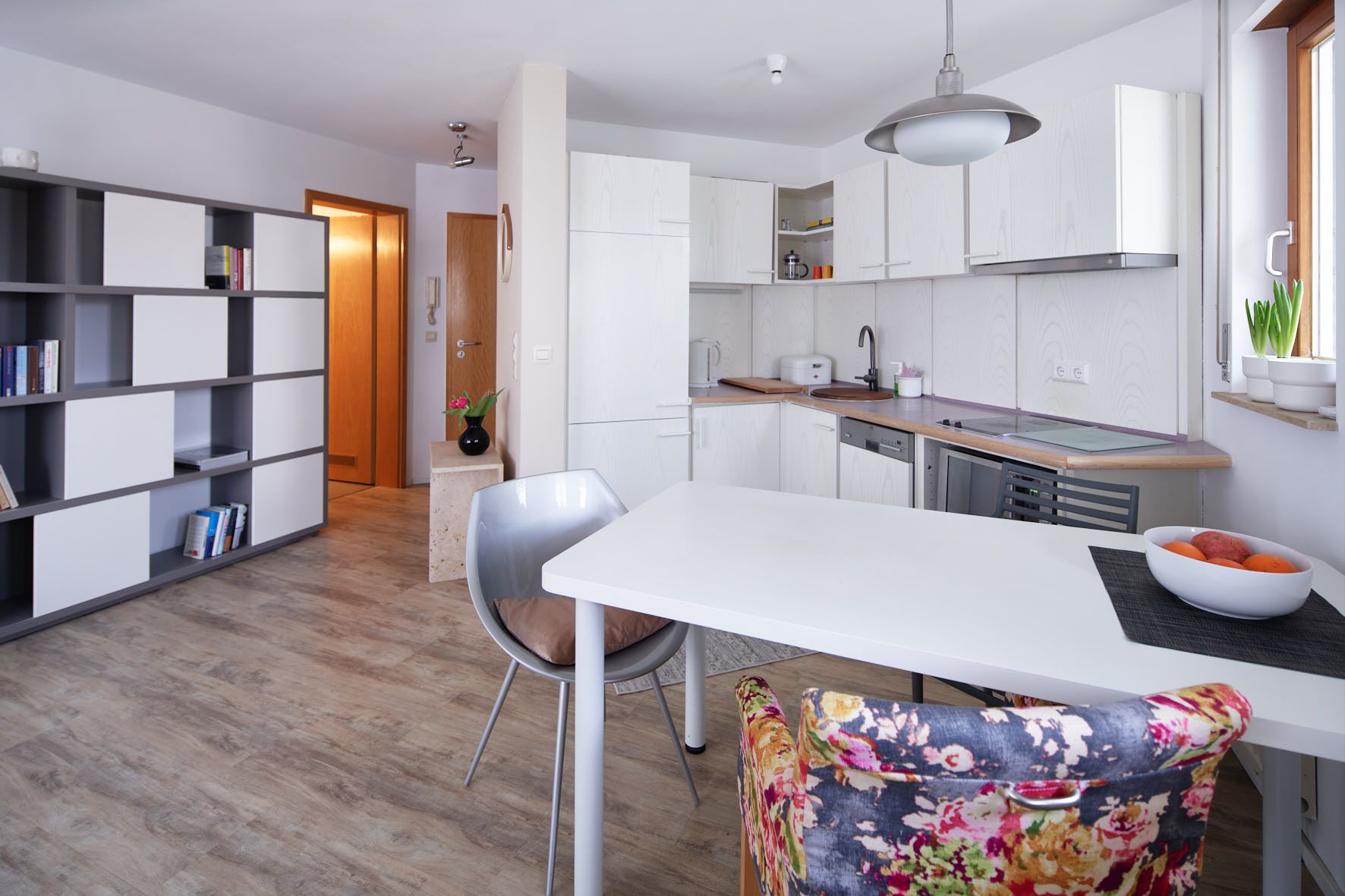 Modern And Tastefully Furnished 2 Room Flat In An Attractive And Quiet Location Near The Blühenden B - 6