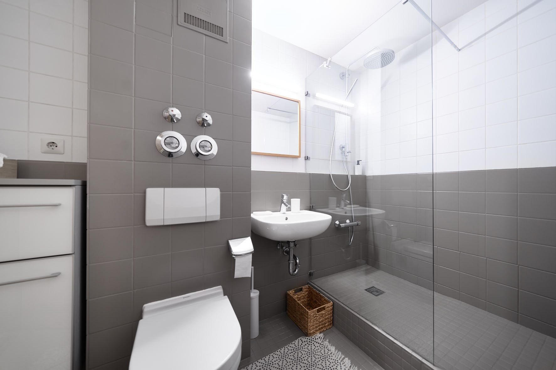 Modern And Tastefully Furnished 2 Room Flat In An Attractive And Quiet Location Near The Blühenden B - 5