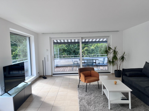 Bright, spacious apartment in Neuss near Düsseldorf, 90 sqm and fully furnished with a private parking space.