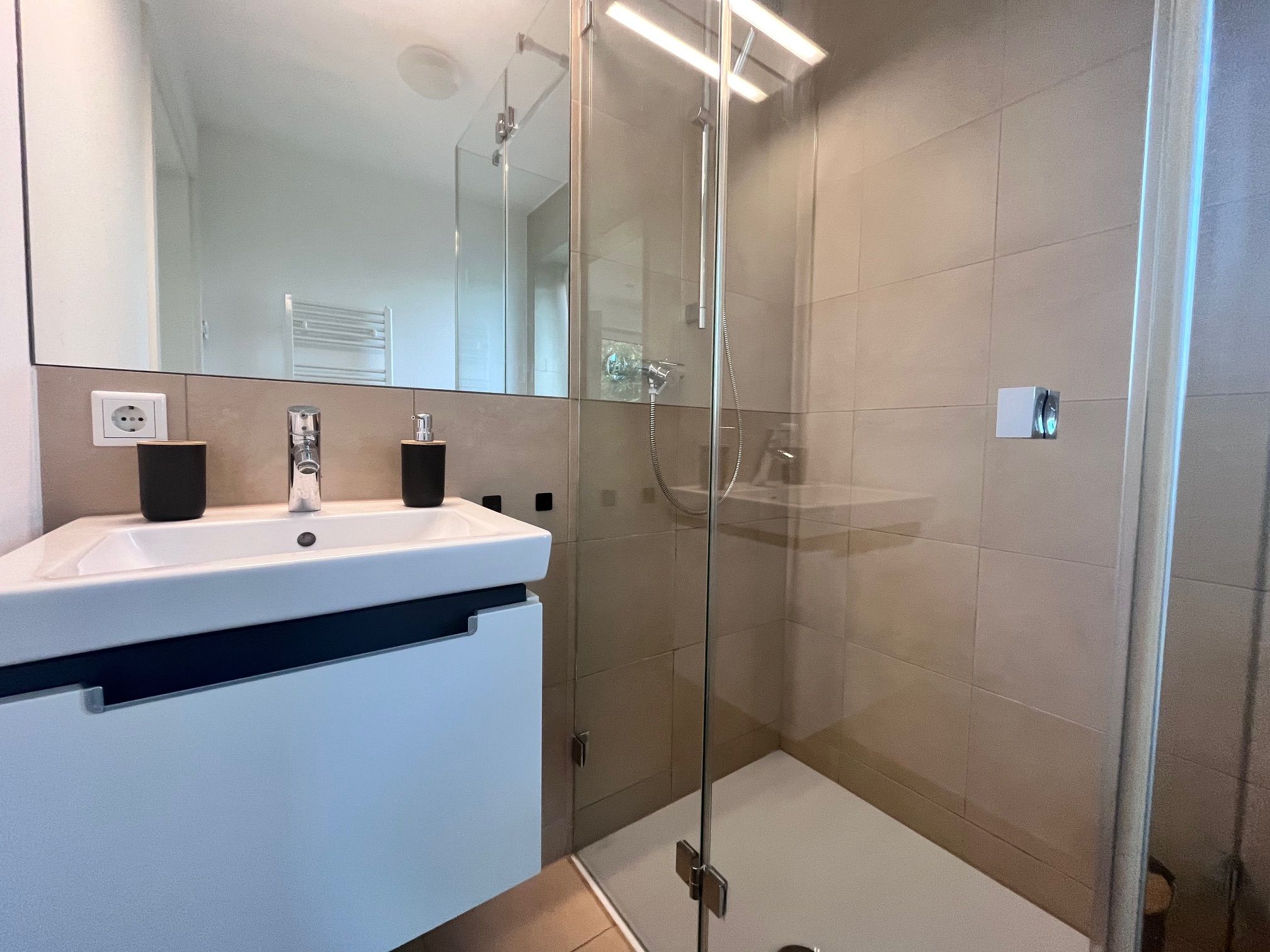 Bright, Spacious Apartment In Neuss Near Düsseldorf, 90 Sqm And Fully Furnished With A Private Parki - 9