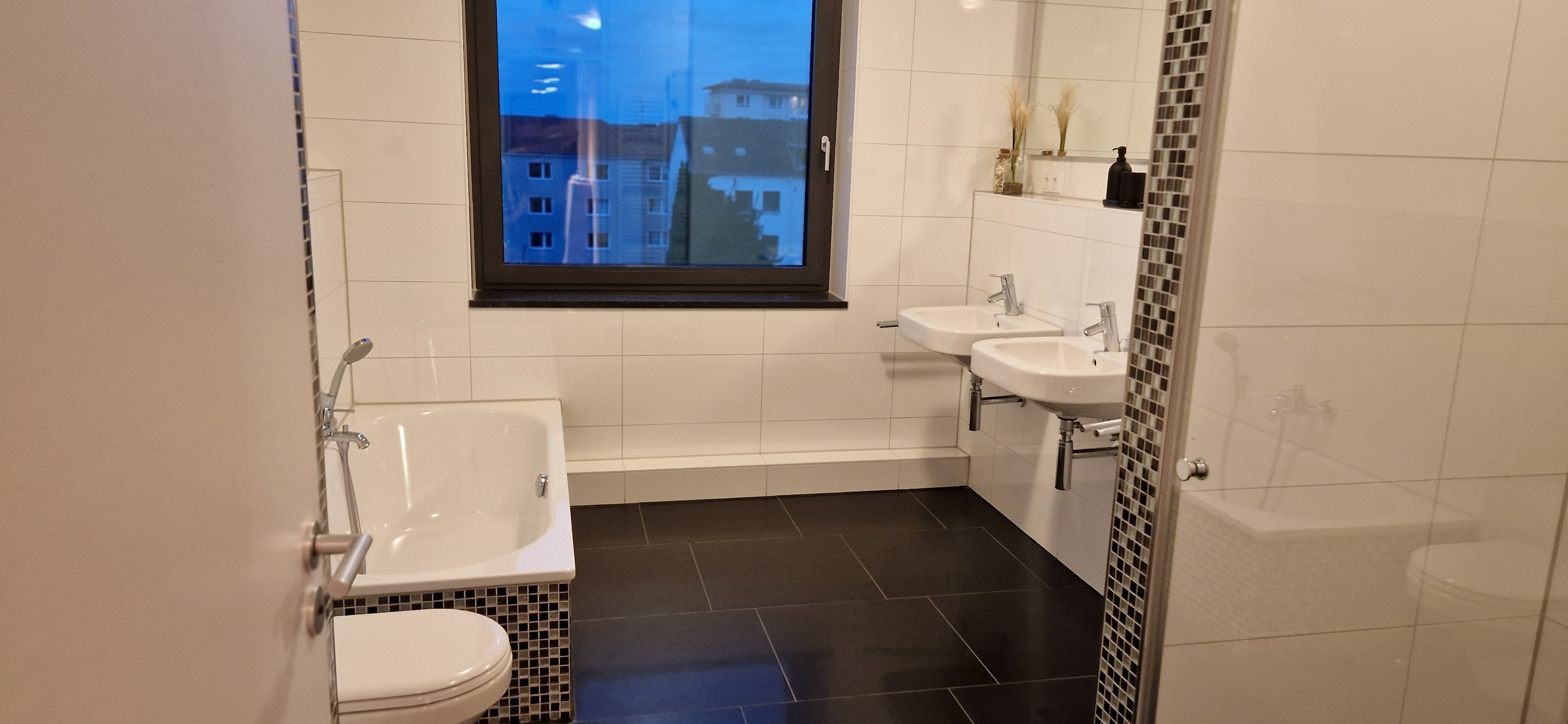 Homey Apartments Harbor Suite - Parking Two Bathrooms Netflix Sea View - 4