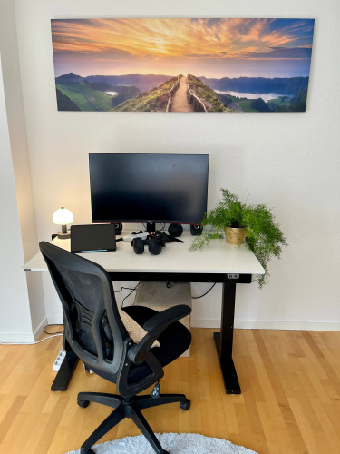 Newly renovated, fully furnished attic apartment – available from October 1, 2025