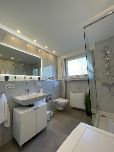 HomesNRW - Luxuriöse 5-Zimmer mit Garten und Balkon