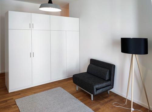 Very large, modern sunny apartment with balcony