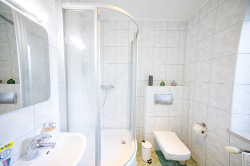 Quiet & Fully Equipped Apartment in Central Gera with Garden – Ideal for Professionals - Gallery - 10