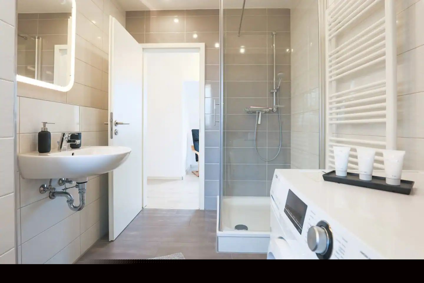  Modern Apart Lechhausen  -  Modern Apart Lechhausen  - Gallery -  5