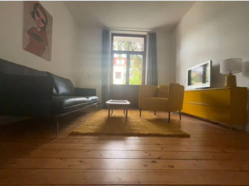 Fully Furnished Altbremer Apartment with Balcony & Winter Garden – Quiet and Central Location in Bremen-Peterswerder