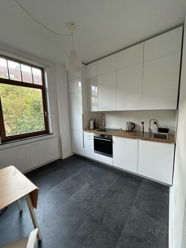 Fully Furnished Altbremer Apartment with Balcony & Winter Garden – Quiet and Central Location in Bremen-Peterswerder