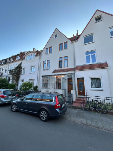 Fully Furnished Altbremer Apartment with Balcony & Winter Garden – Quiet and Central Location in Bremen-Peterswerder